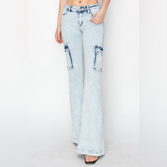 RISEN Full Size High Rise Cargo Flare Jeans - Picture 4 of 7